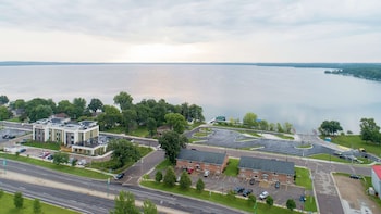 hampton inn spicer green lake