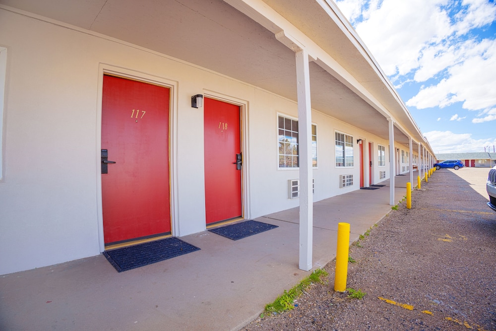 holiday motel lordsburg by oyo
