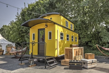 tiny digs hotel of tiny houses