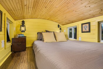 tiny digs hotel of tiny houses