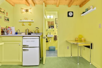 tiny digs hotel of tiny houses