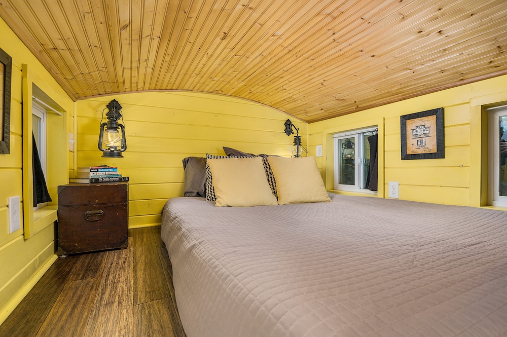 tiny digs hotel of tiny houses