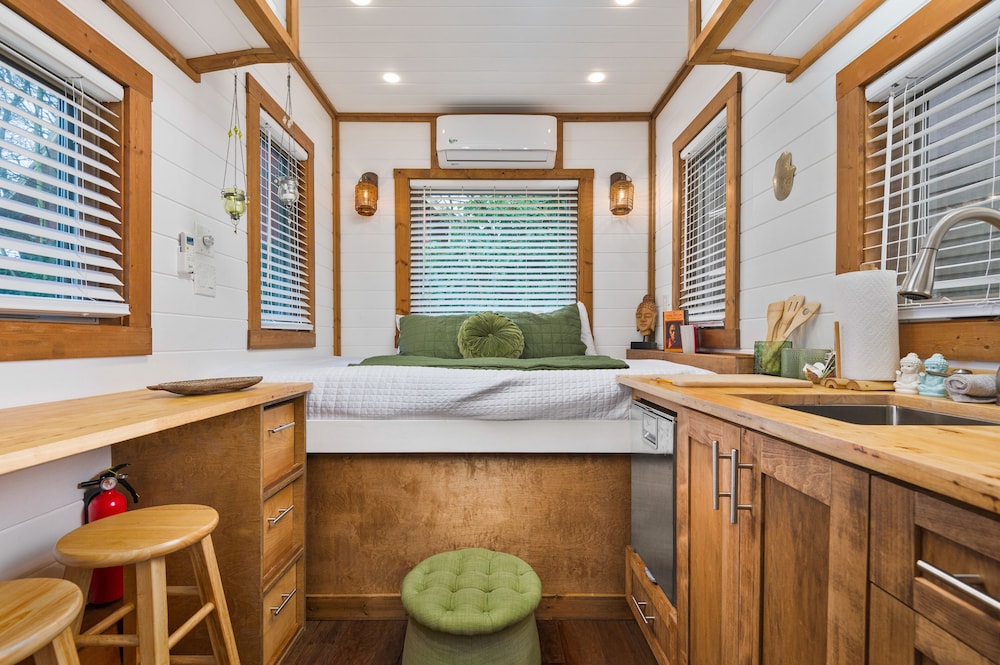 tiny digs hotel of tiny houses