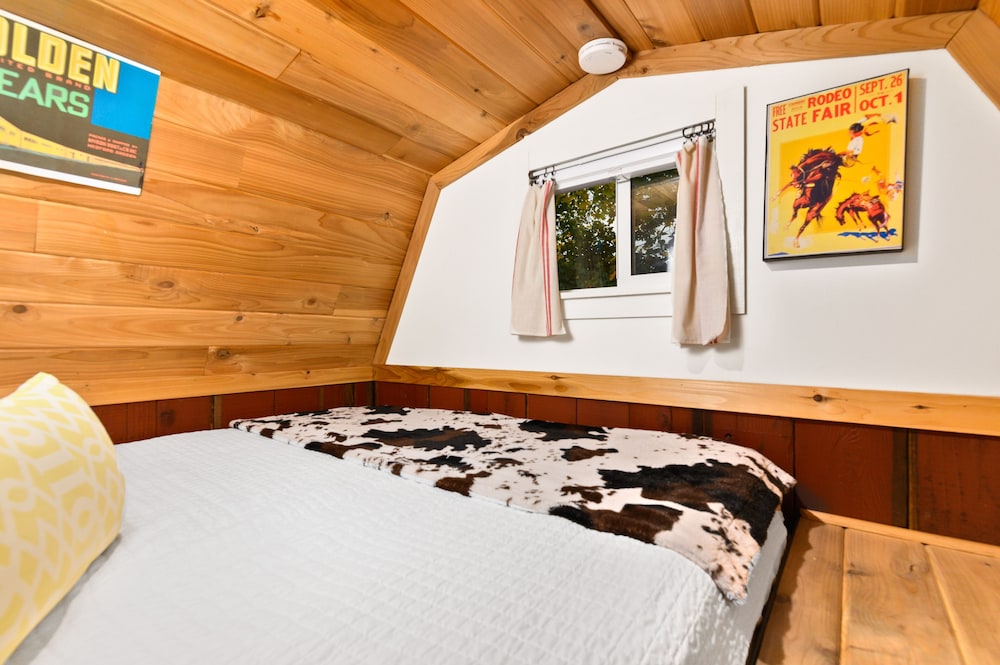 tiny digs hotel of tiny houses