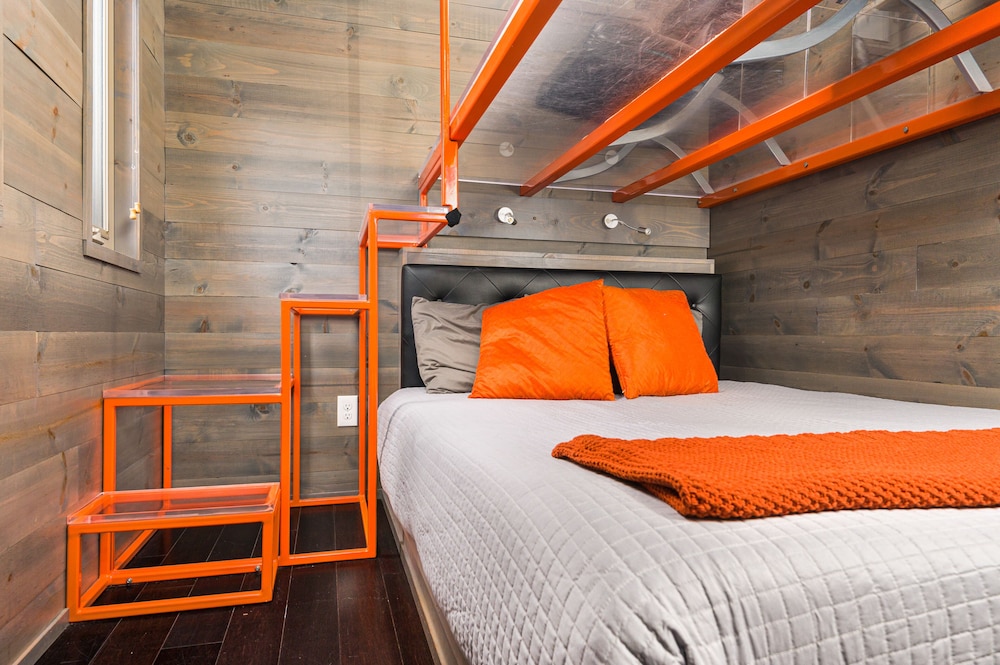 tiny digs hotel of tiny houses