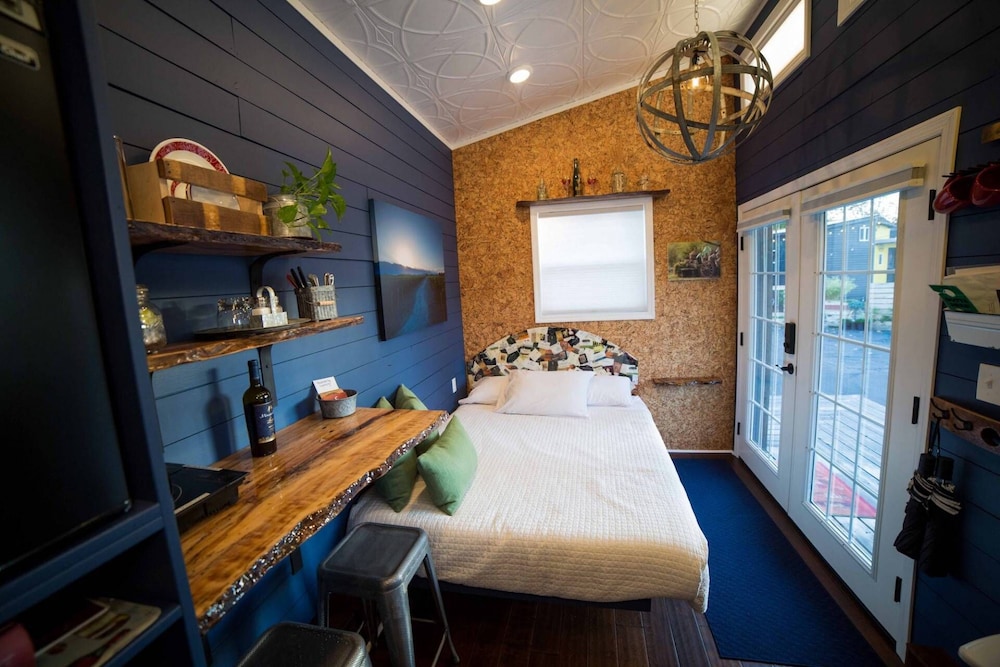tiny digs hotel of tiny houses