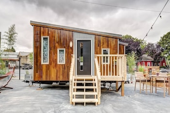 tiny digs hotel of tiny houses