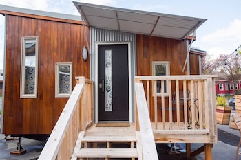 tiny digs hotel of tiny houses