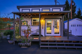 tiny digs hotel of tiny houses