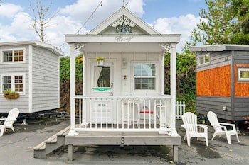 tiny digs hotel of tiny houses