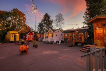 tiny digs hotel of tiny houses