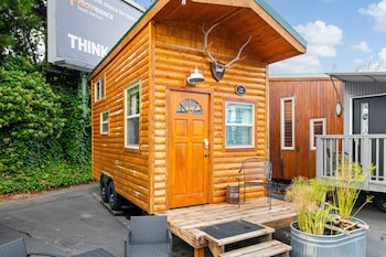 tiny digs hotel of tiny houses