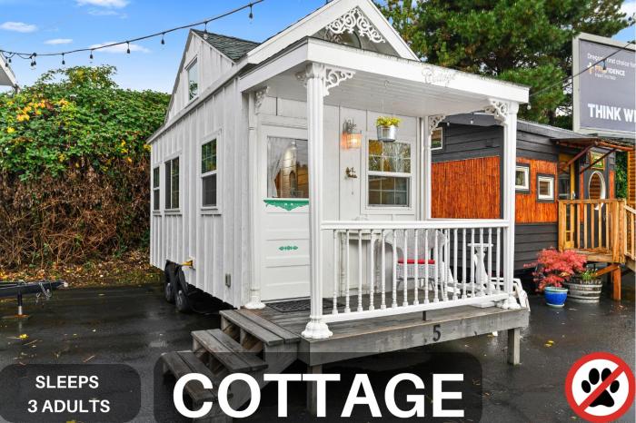 tiny digs hotel of tiny houses
