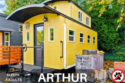 tiny digs hotel of tiny houses