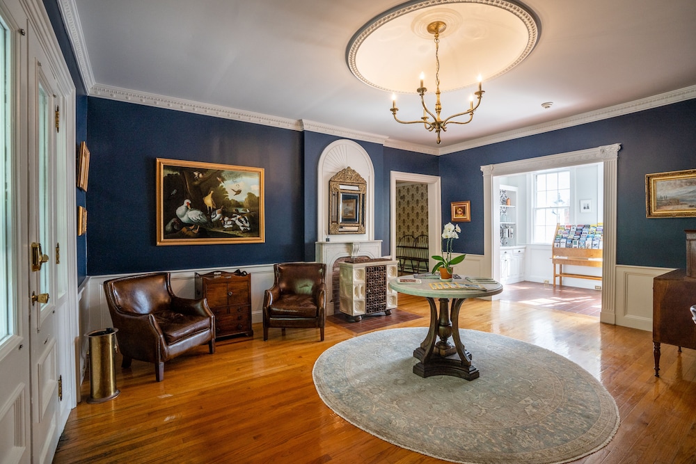 homeport inn and tavern