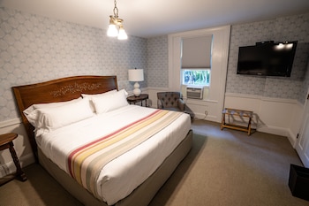 homeport inn and tavern