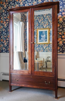 homeport inn and tavern