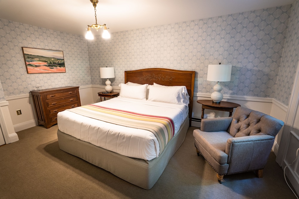 homeport inn and tavern