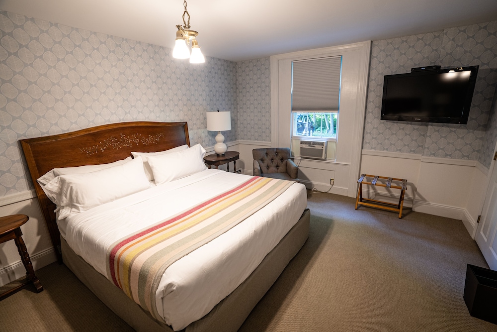 homeport inn and tavern