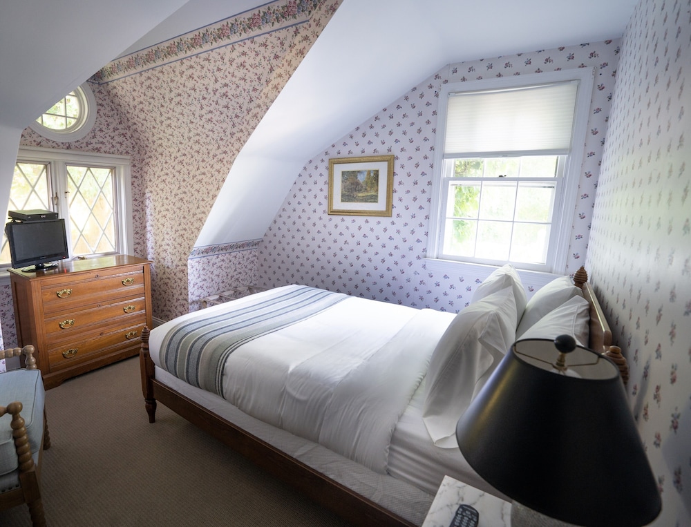 homeport inn and tavern