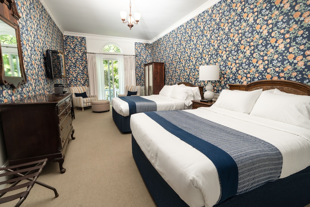 homeport inn and tavern