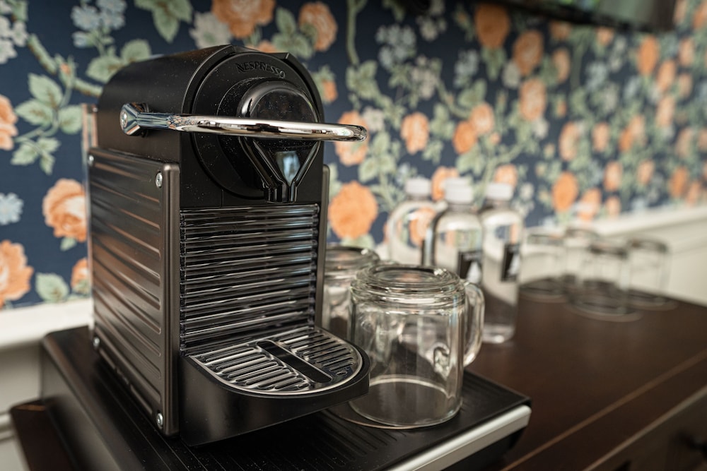 homeport inn and tavern