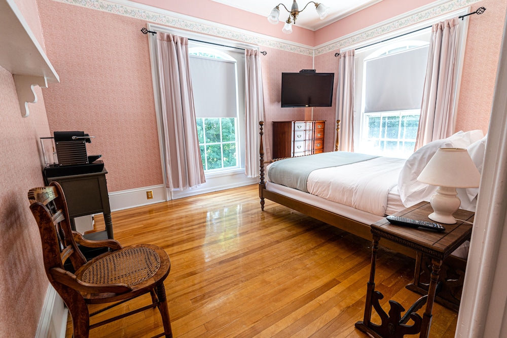 homeport inn and tavern