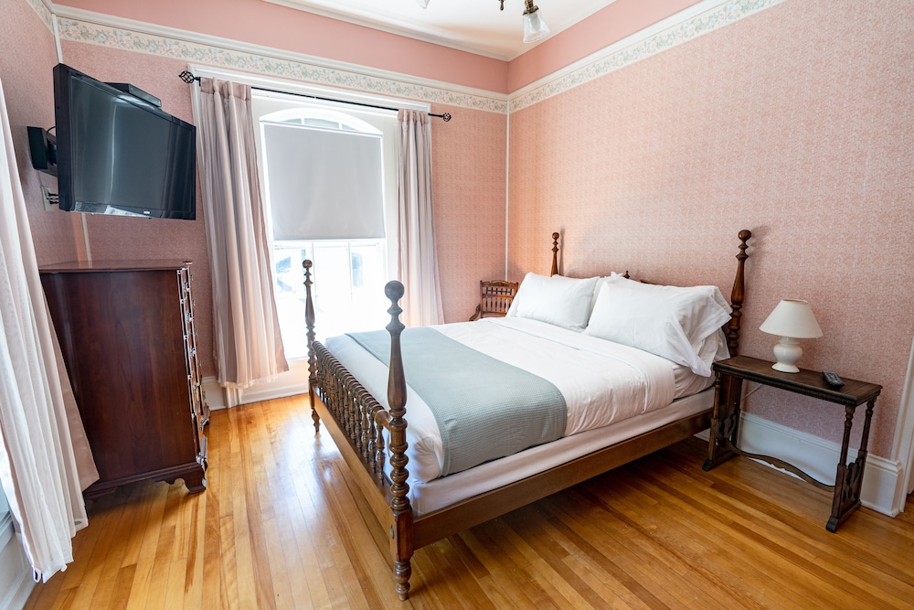 homeport inn and tavern