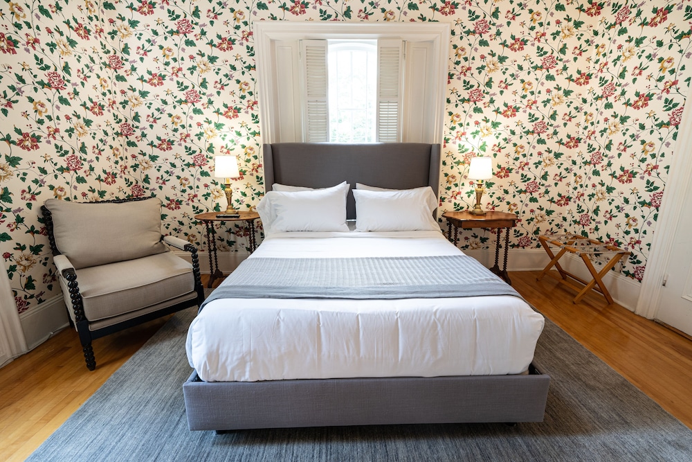 homeport inn and tavern