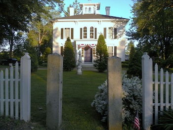 homeport inn and tavern