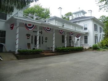 homeport inn and tavern