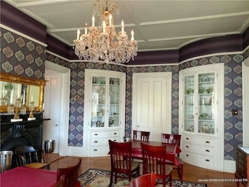 Homeport Inn And Tavern,,3 star