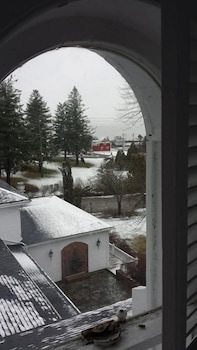 homeport inn and tavern