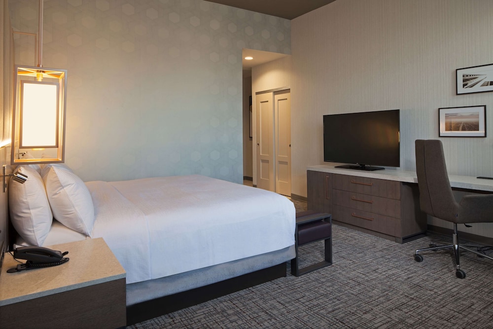h hotel los angeles curio collection by hilton
