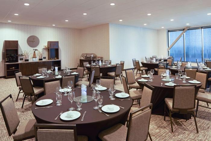 h hotel los angeles curio collection by hilton