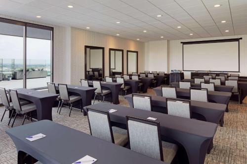 h hotel los angeles curio collection by hilton