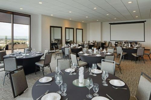 h hotel los angeles curio collection by hilton