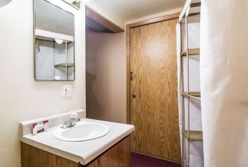 rodeway inn and suites big water antelope canyon