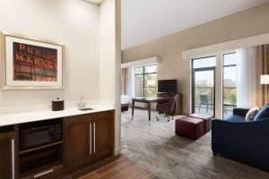 hampton inn and suites seattle renton
