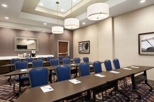 hampton inn and suites seattle renton