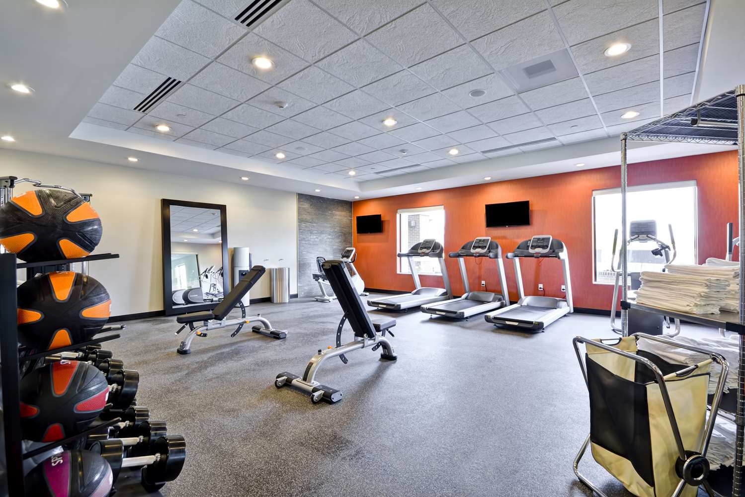 home2 suites by hilton evansville