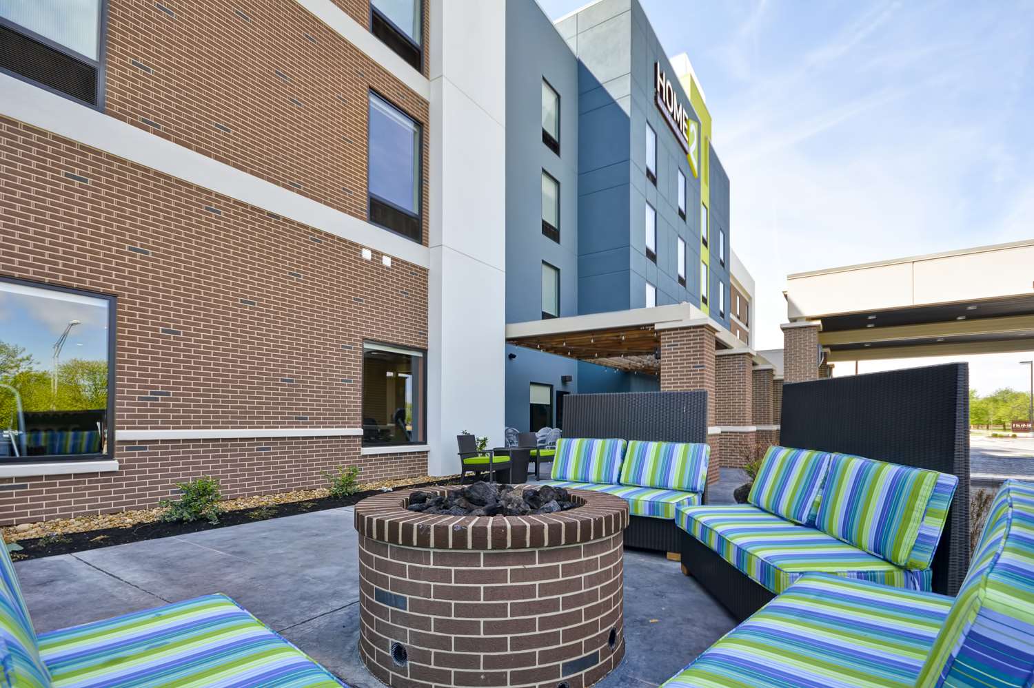 home2 suites by hilton evansville