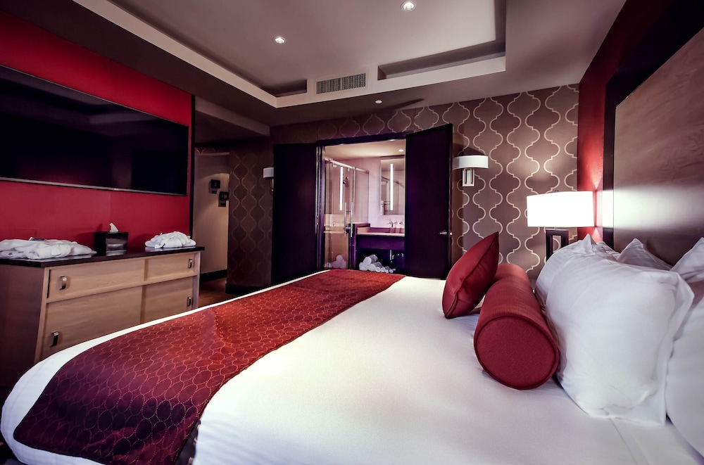 cherokee casino and hotel roland