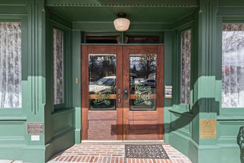 the peerless hotel by wanderlodges
