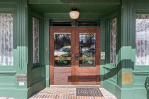 the peerless hotel by wanderlodges
