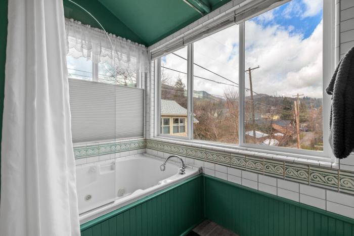 the peerless hotel by wanderlodges