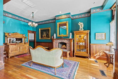 the peerless hotel by wanderlodges