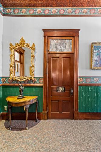 the peerless hotel by wanderlodges