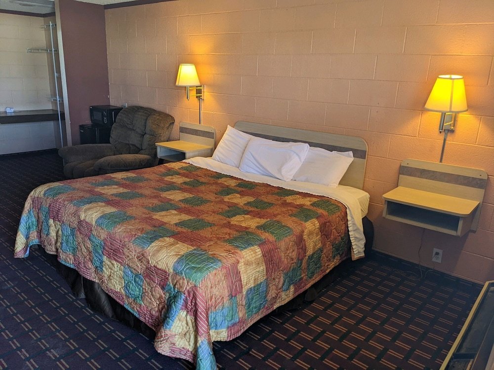 Sage & Sand Motel,,3 star