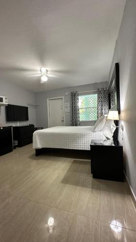 White Horse Motel,Palm Beach>>Lake Worth,2 star